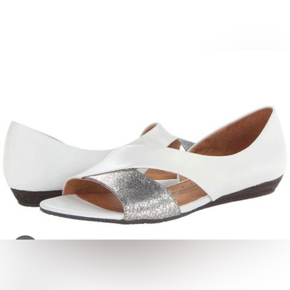 Naya Heaton white and silver leather shoes. Size 6.5. Brand new, newer worn